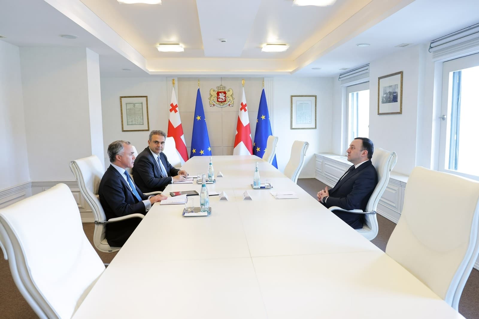 Frontnews image description