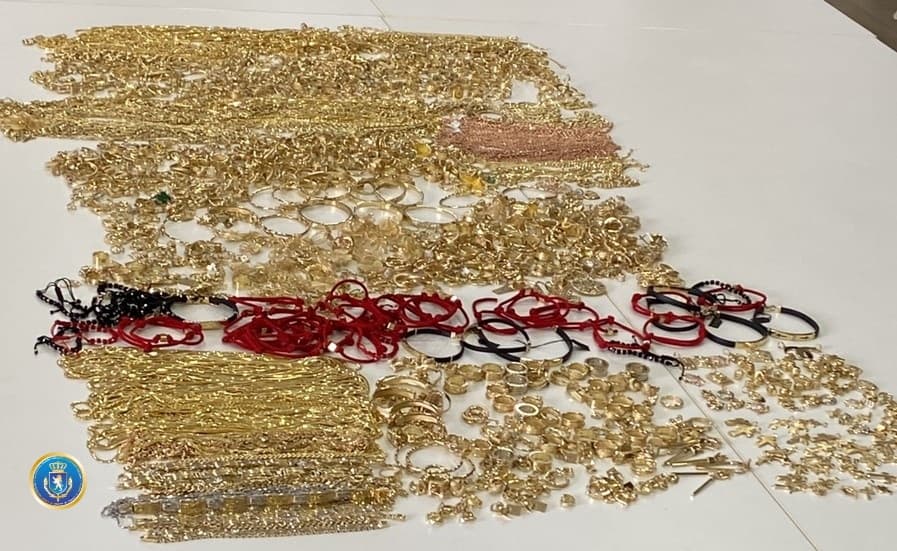 განსაკუთრებით დიდი ოდენობით არადეკლარირებული ოქროს საიუველირო ნაკეთობების შემოტანის ფაქტები გამოავლინეს