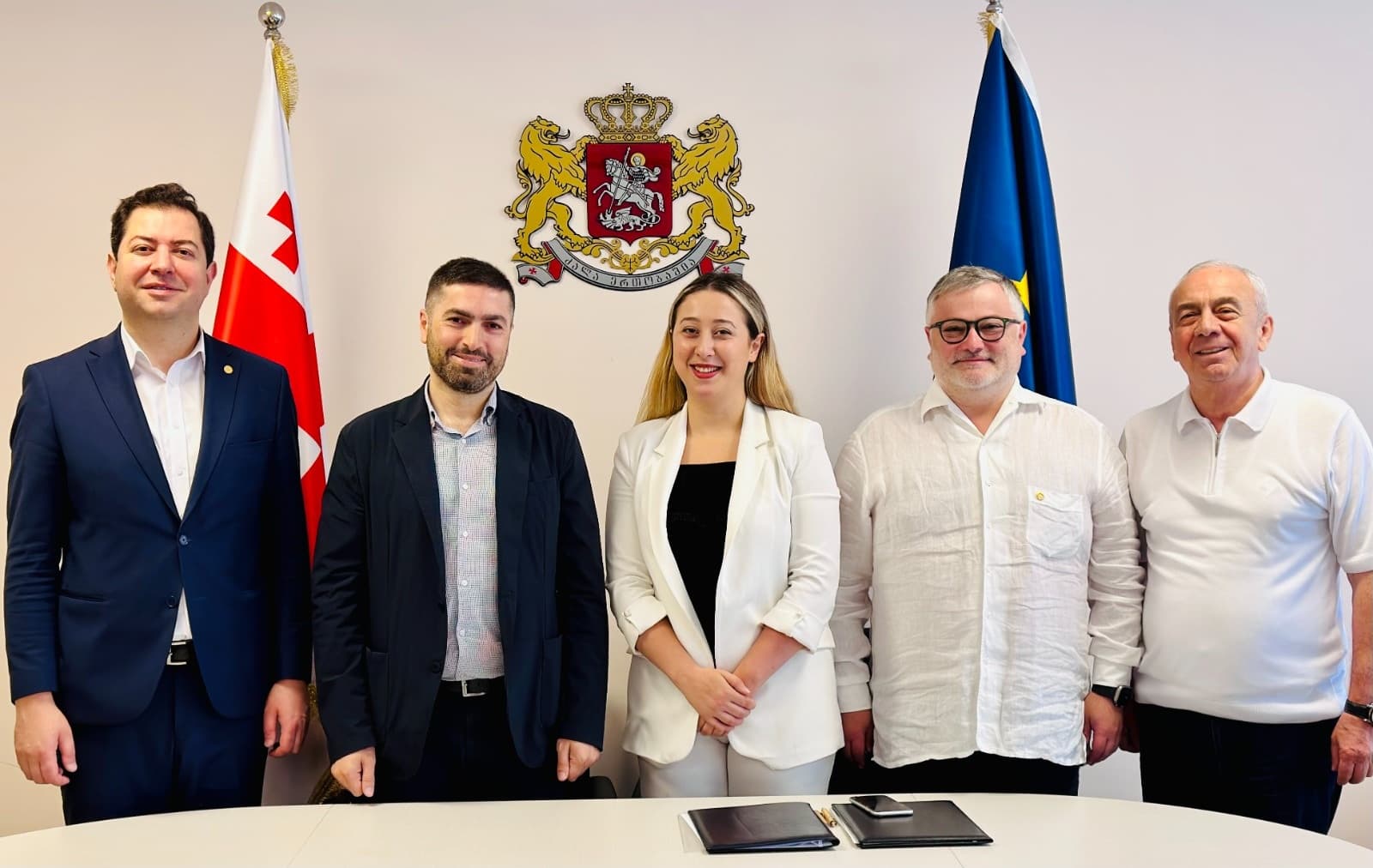 Frontnews image description