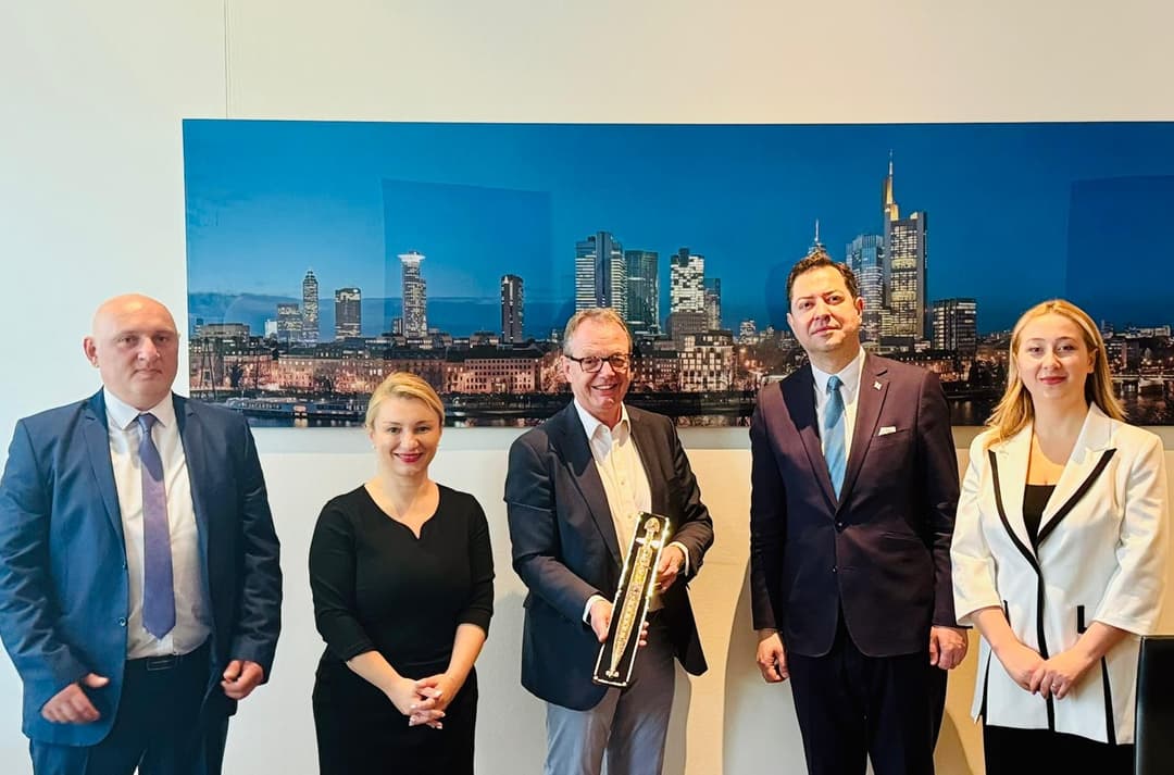 აფხაზეთის ავტონომიური რესპუბლიკის მთავრობის წარმომადგენლები ფრანკფურტის ხელოსანთა პალატის პრეზიდენტს შეხვდნენ