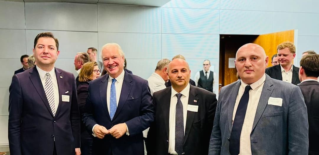 აფხაზეთის ავტონომიური რესპუბლიკის მთავრობის წარმომადგენლებს ფრანკფურტის სავაჭრო სამრეწველო პალატის პრეზიდენტმა უმასპინძლა