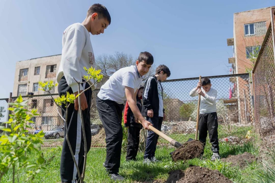 სოფელ ვაზიანის მე-2 საჯარო სკოლაში გამწვანების აქცია გაიმართა