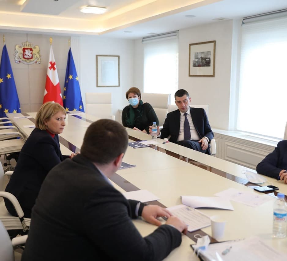 გიორგი გახარიამ ეკონომიკური გუნდის წევრებთან სახელმწიფო ქონების პრივატიზაციის დაჩქარების გეგმა განიხილა