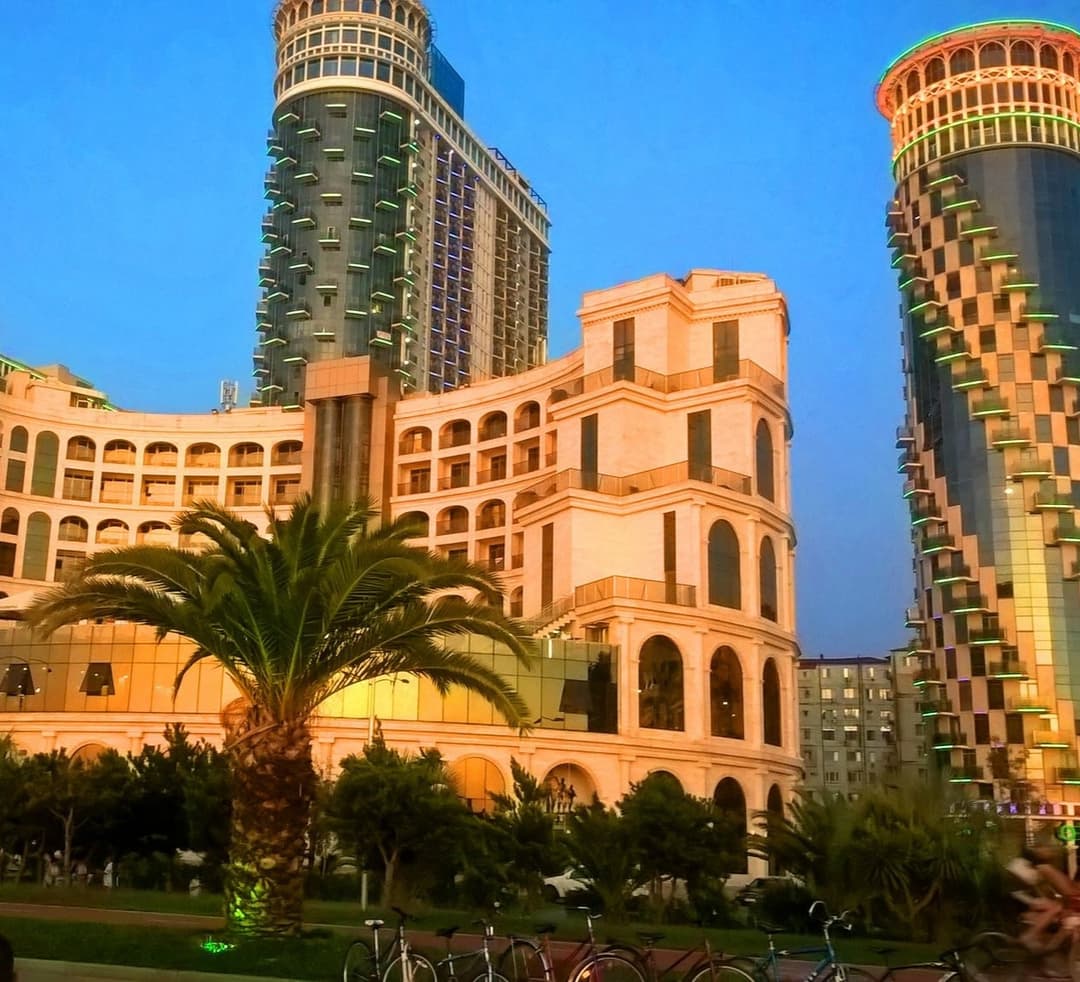 დღეიდან აჭარაში კვების ობიექტების ღია სივრცეები გაიხსნა