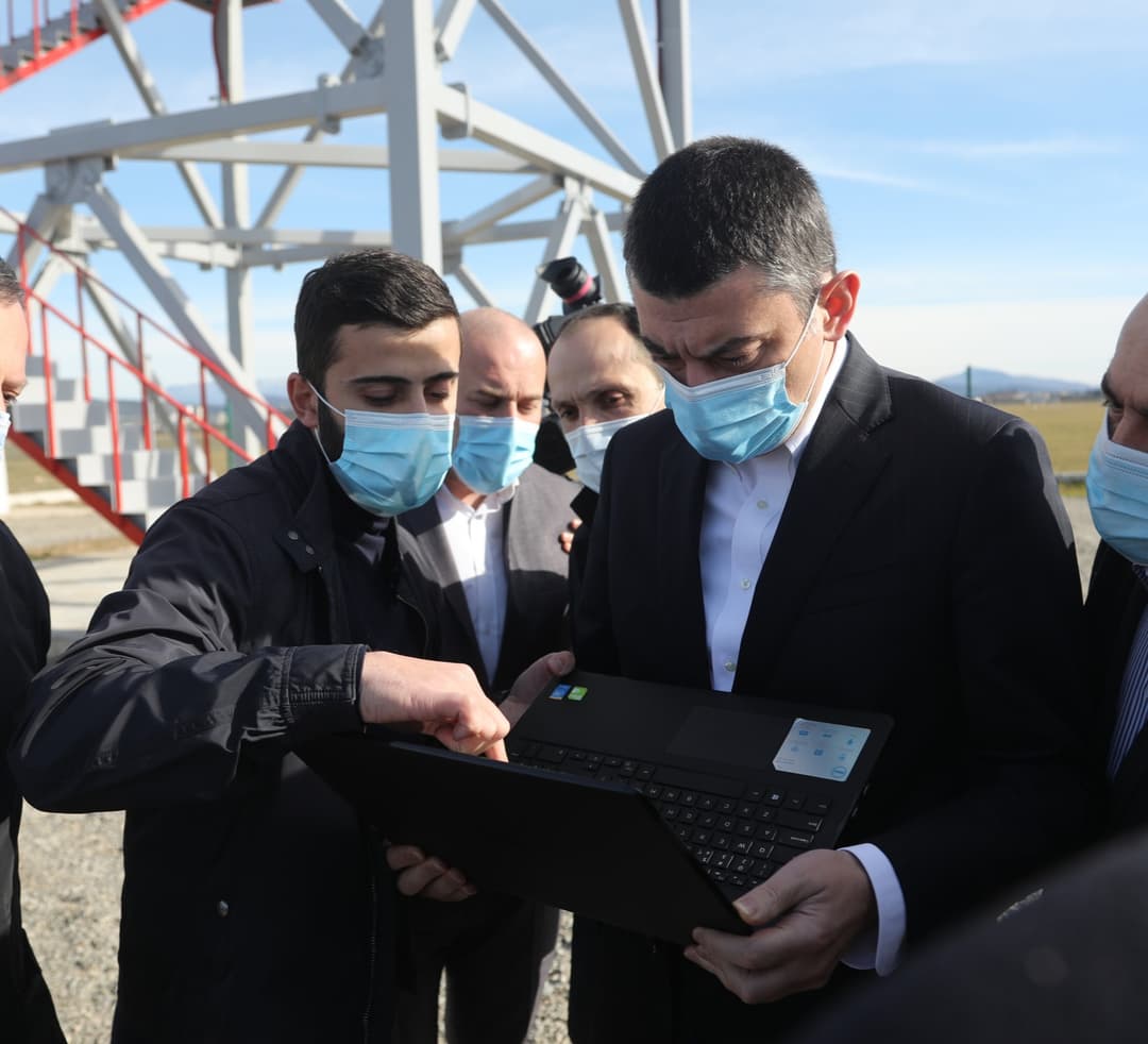 გიორგი გახარია ქუთაისის მეტეოროლოგიური  სადგურის თანამედროვე რადარის შესაძლებლობებს გაეცნო