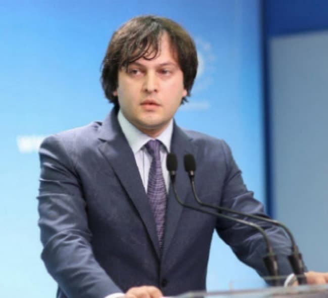 “საპარლამენტო უმრავლესობამ მიიღო გადაწყვეტილება, ამ ეტაპზე, ოპოზიციისთვის მანდატების შეწყვეტისგან თავის შეკავების თაობაზე”