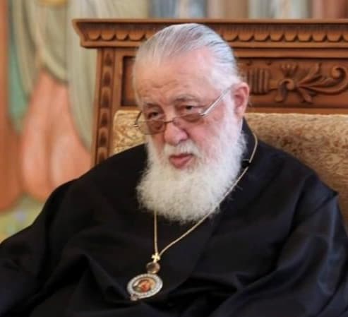 “სიყვარულის გაცემისთვის უშურველი, წრფელი, თავის ხმასავით ძლიერი და ლმობიერი, სარწმუნოებისათვის გულმხურვალე – ასეთად დარჩება თემურ წიკლაური ჩვენს მეხსიერებაში”