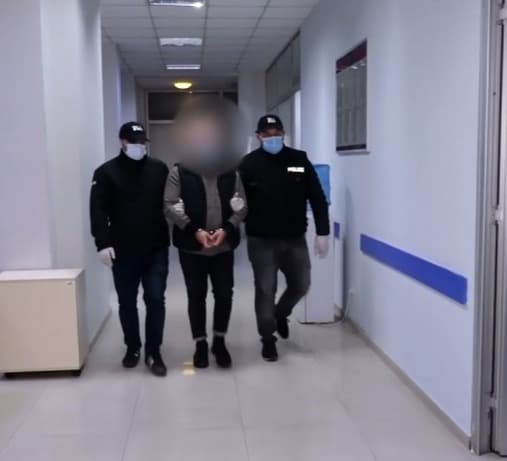 აშშ-ის ვიზების სანაცვლოდ  145 000 ლარის ოდენობის თანხას თაღლითურად დაუფლების ბრალდებით 2 პირი დააკავეს