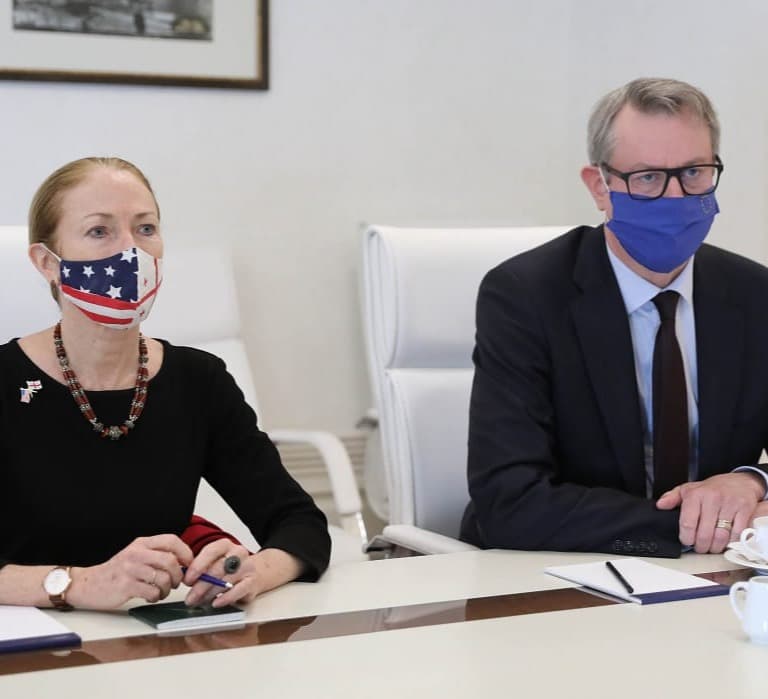 Frontnews image description