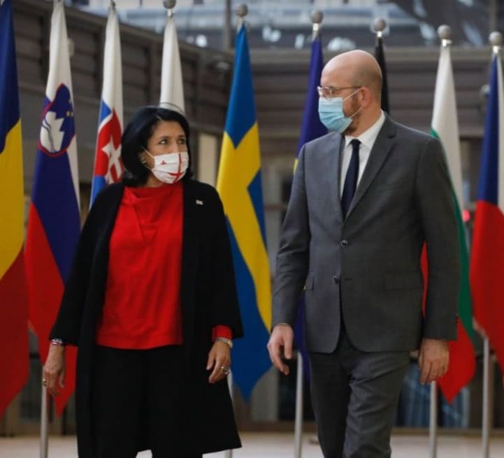 Frontnews image description