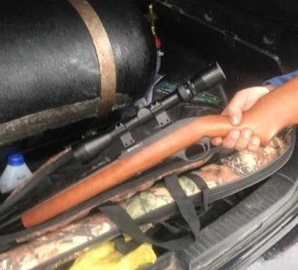 პოლიციამ ნამახვან ჰესის მშენებლობის საწინააღმდეგო აქციაზე იარაღები და ე.წ. “დუბინკები“ ამოიღო