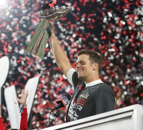 Tom Brady wins his 7th Super Bowl in his first year with the Buccaneers at age 43