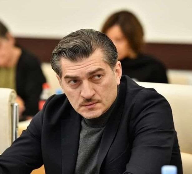 “ეს ახლანდელი გამოჩეკილი ლიდერი ვაჟკაცობს, რომ კანონს არ შეასრულებს, გირაოს გადახდაც მოუწევს და პასუხისგებაც”