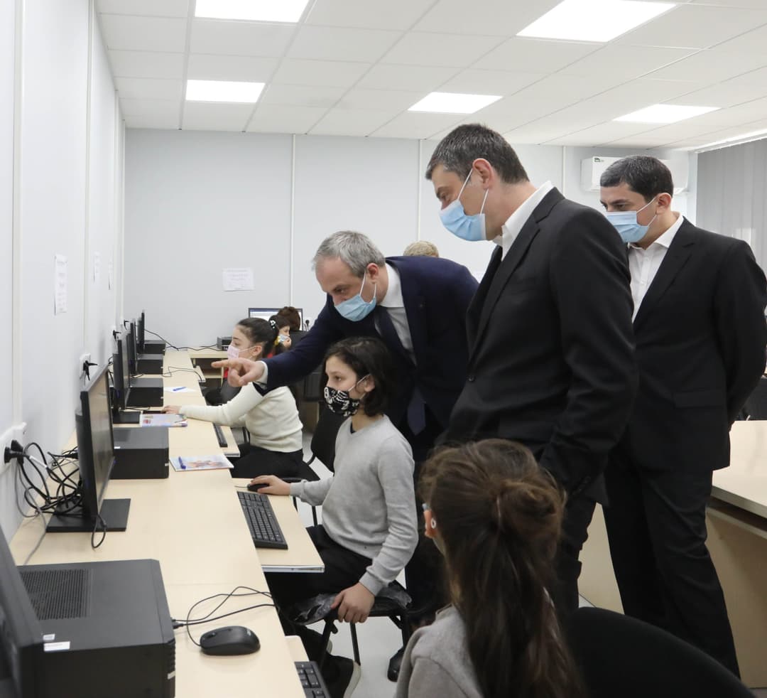 “მოსწავლეების უსაფრთხოება და მათთვის ხარისხიან განათლებაზე ხელმისაწვდომობის უზრუნველყოფა მთავრობის უმნიშვნელოვანესი პრიორიტეტია”