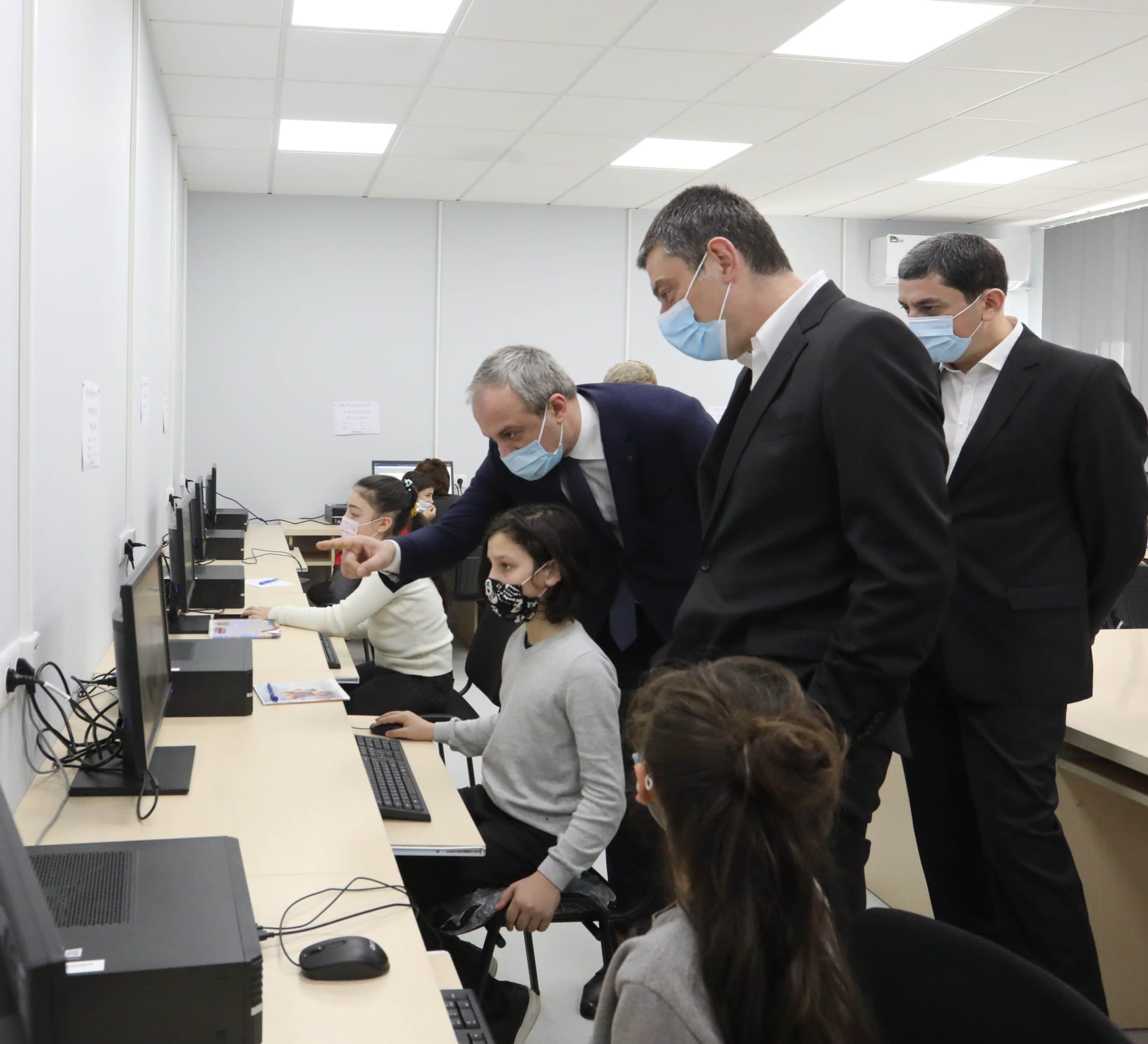 Frontnews image description