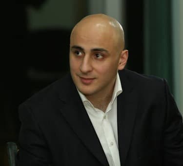 “ტყვიაც რომ მესროლონ, მკერდით გავუჩერებ, იმიტომ, რომ ჩემს უკან არის მორალი, ზნეობა, სიმართლე და ამ ქვეყნის სიყვარული”