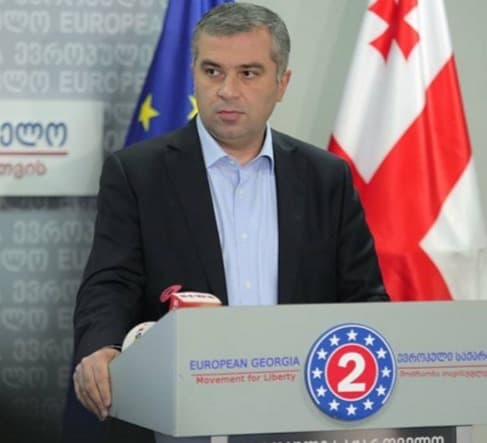 “მაისიდან ვიღებ პაუზას პარტიულ პოლიტიკაში, მაგრამ ვრჩები ოპოზიციურ ფლანგზე”
