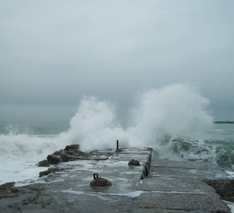 ფოთში ძლიერი შტორმის შედეგად კუნძულის უბნის სანაპირო დაიტბორა