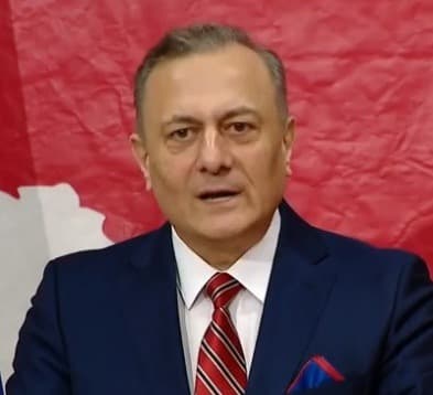 “ხელისუფლება იშლება, მმართველი გუნდი გახეთქილია და ახალი არჩევნები გარდაუვალია”