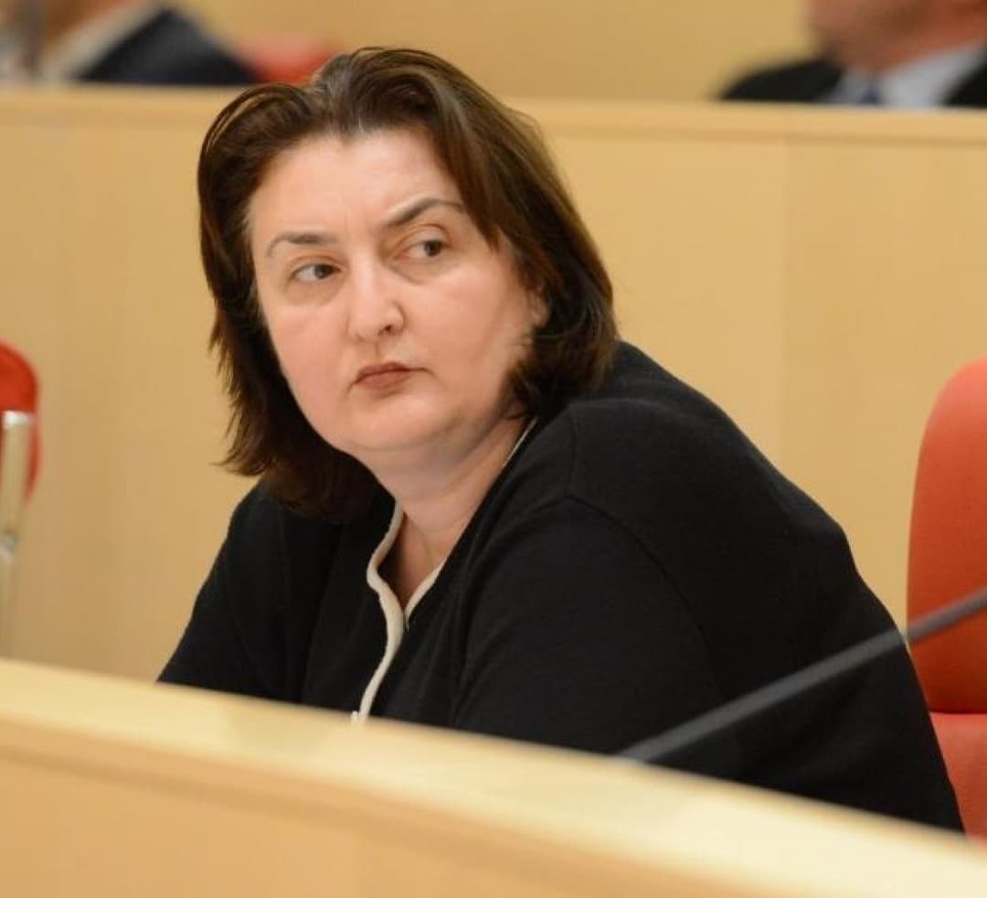 “პოზიციათა სულ უფრო მზარდი განსხვავებების გამო, გადავწყვიტე დავტოვო პარტია, რომლის ერთ-ერთი დამფუძნებელი ვარ”