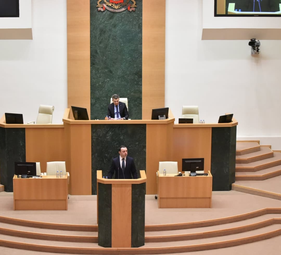 პარლამენტმა მთავრობის ახალ შემადგენლობას ნდობა 89 ხმით გამოუცხადა