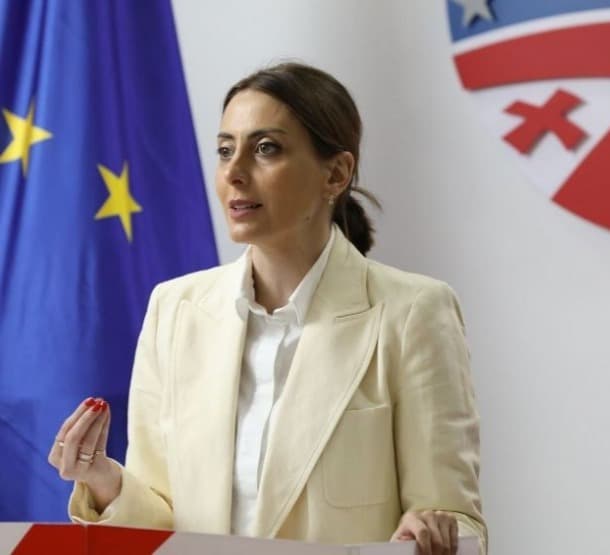 “ვისაც გადარდებთ ამ ქვეყნის ბედი, ჩვენი შვილების ბედი, მობრძანდით 15:00 საათზე კანცელარიასთან”