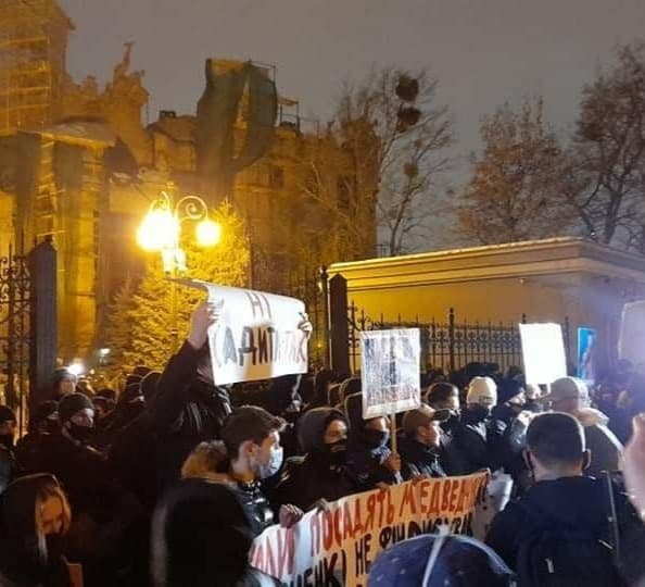 Protests in support of Sternenko in Kiev entered an acute phase: there are victims and detainees