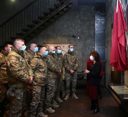 Frontnews image description