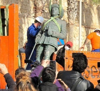 The last statue of dictator Franco was brought down in Spain