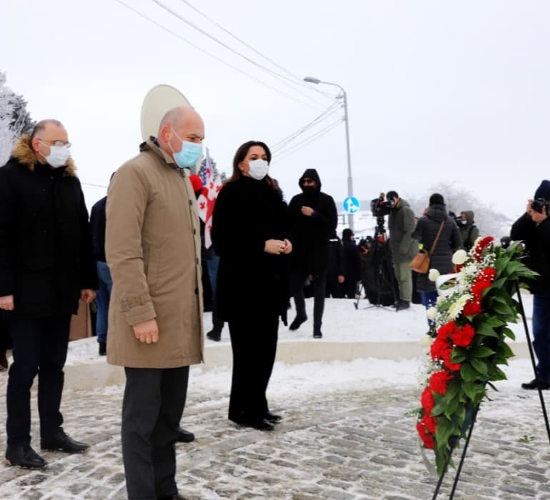 Frontnews image description