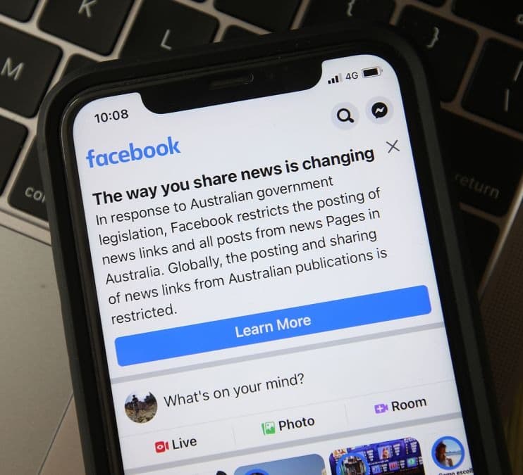 Australia passes law to make Google and Facebook pay for news_copy