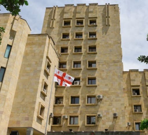 პროკურატურამ არასრულწლოვანი შვილის შრომითი ტრეფიკინგის ფაქტზე ერთ პირს ბრალდება წარუდგინა