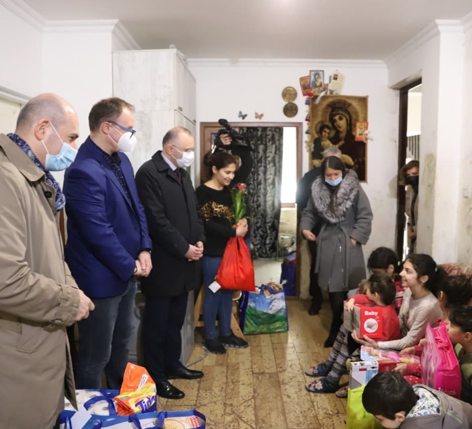 Frontnews image description