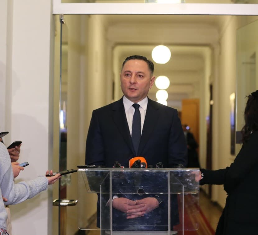 პარლამენტში დღეს ვახტანგ გომელაურს მოუსმენენ