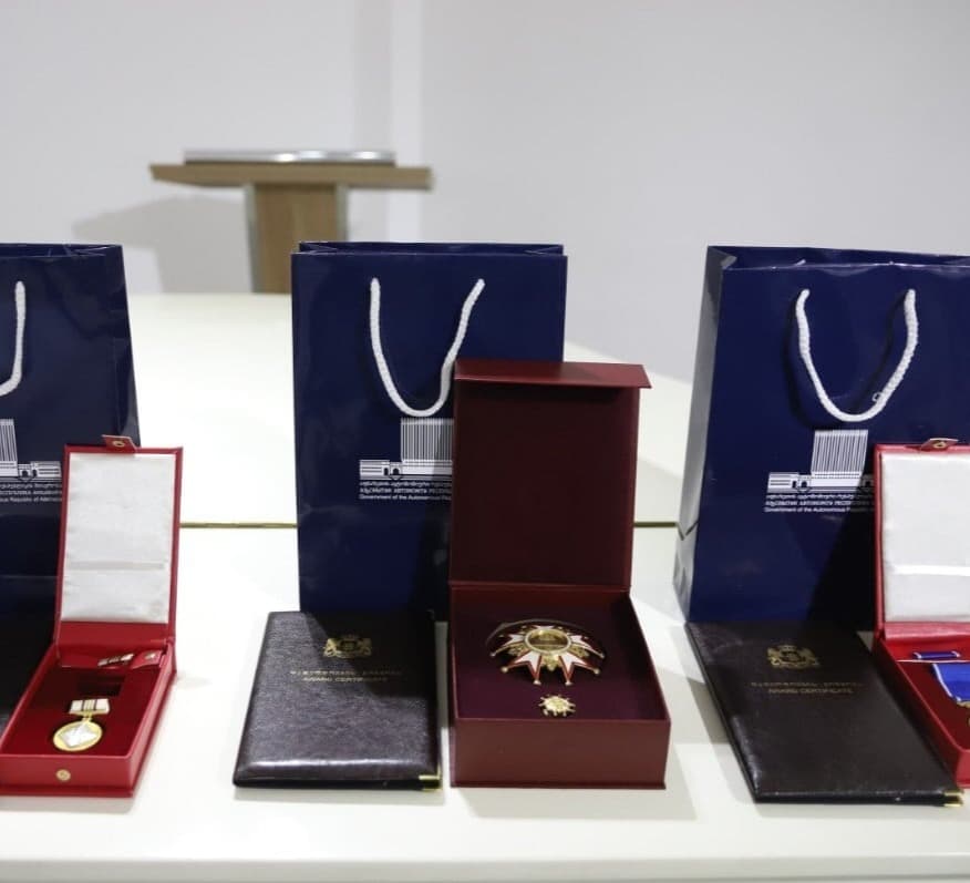 Frontnews image description