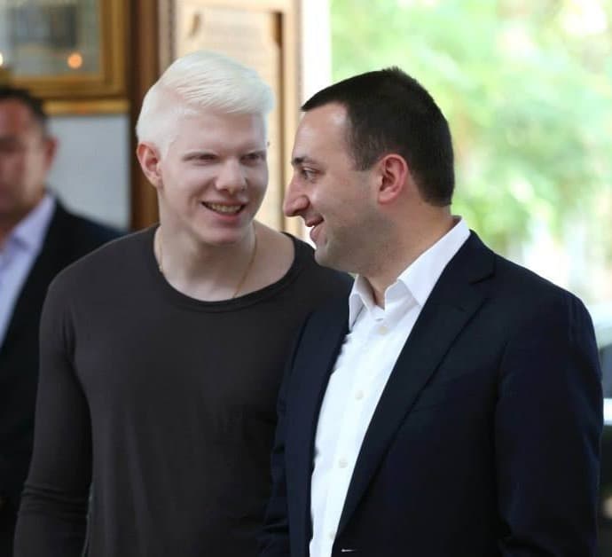 Frontnews image description