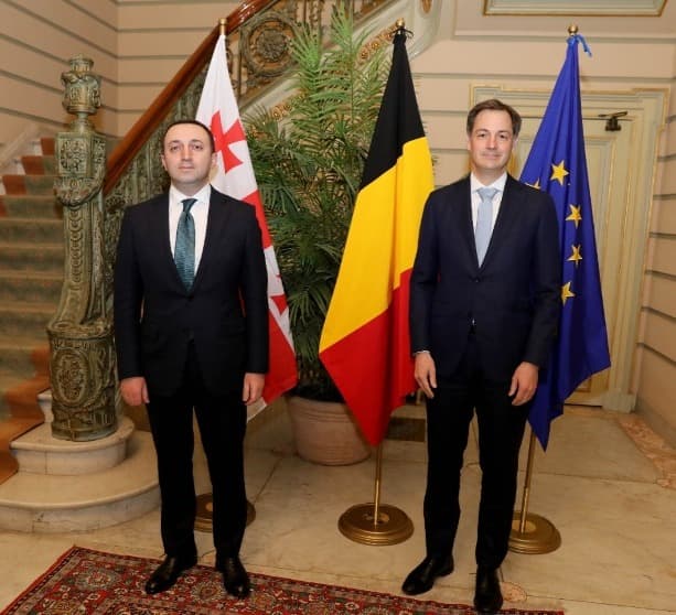 Frontnews image description