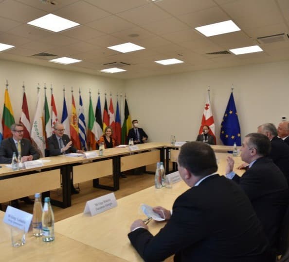 ოპოზიციასა და ხელისუფლებას შორის შეხვედრა დღეს, 16:00 საათზე გაიმართება