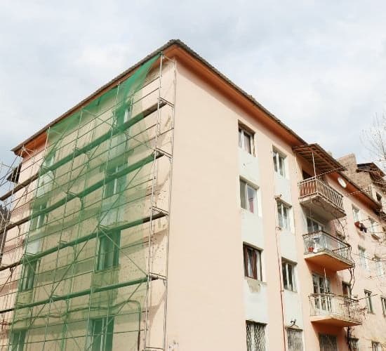 ბორჯომში მრავალბინიანი საცხოვრებელი სახლების ფასადების რეაბილიტაცია დაიწყო