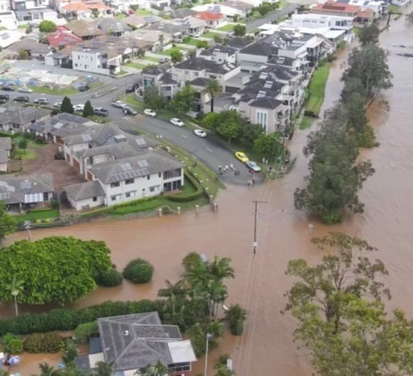 Thousands evacuated as downpours in Australia worsen