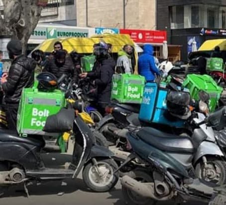 “ბოლტ-ფუდის” კურირებმა აქცია გამართეს