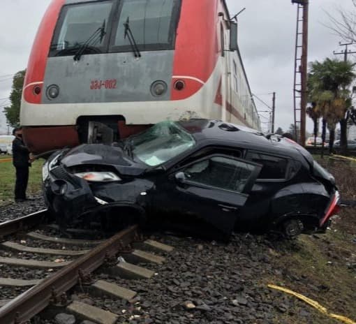 ზუგდიდში მომხდარი ავტოსაგზაო შემთხვევის შედეგად დაშავებული ქალის მდგომარეობა მძიმეა