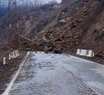 ზუგდიდი-მესტიის გზაზე მეწყერი ჩამოწვა