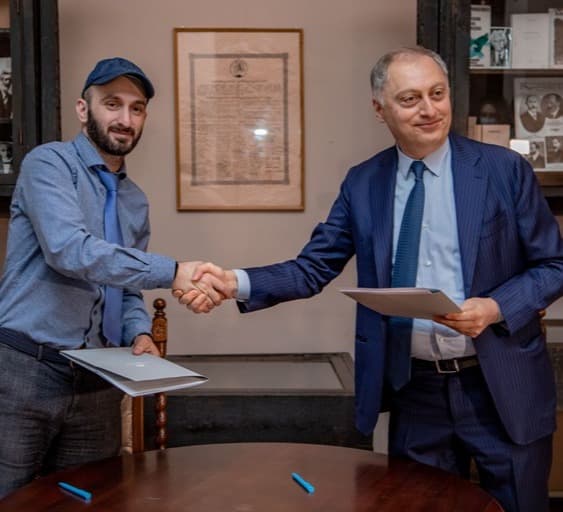 Frontnews image description