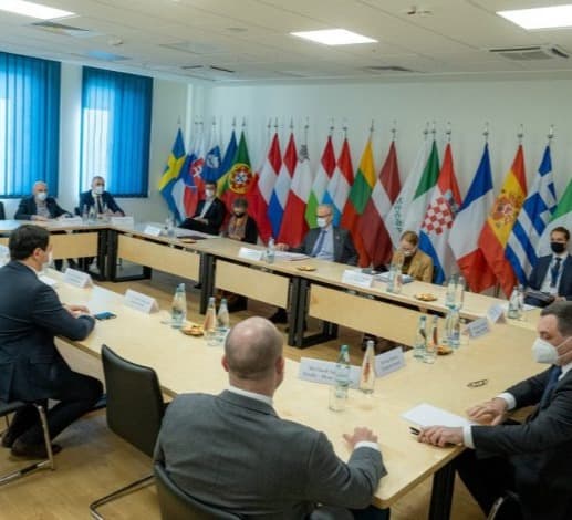 Frontnews image description