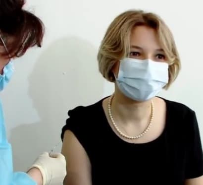 სახალხო დამცველი “ასტრაზენეკას” ვაქცინით პირდაპირ ეთერში აიცრა