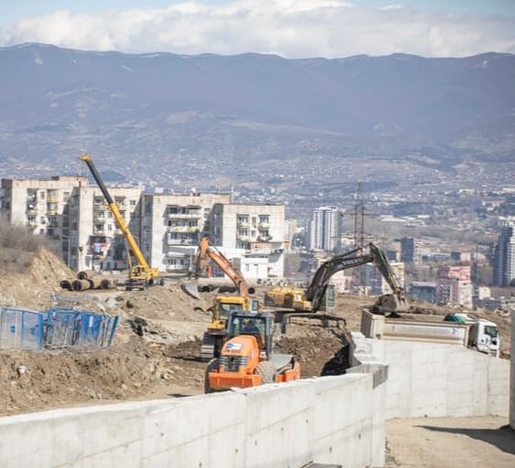 მაჭავარიანის ქუჩაზე მეწყერსაშიში ფერდის გამაგრების სამუშაოები დაიწყო
