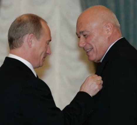 Vladimir Pozner and his guests were fined for violating covid restrictions