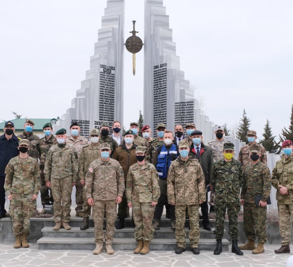 სამხედრო ატაშეები  ვაზიანის მე-4 მექანიზებულ ბრიგადას სტუმრობდნენ