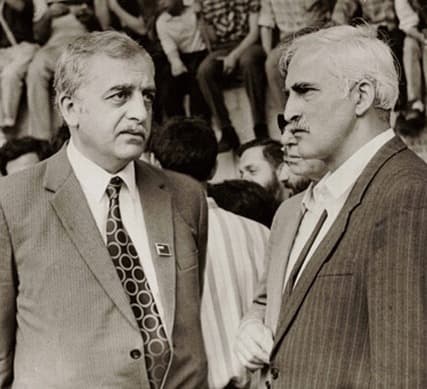 “ზვიად გამსახურდიამ და მერაბ კოსტავამ თავიანთი სიცოცხლე ქართველ ხალხს მიუძღვნეს და მათი პრივატიზაციის უფლება არავის უნდა ჰქონდეს!”